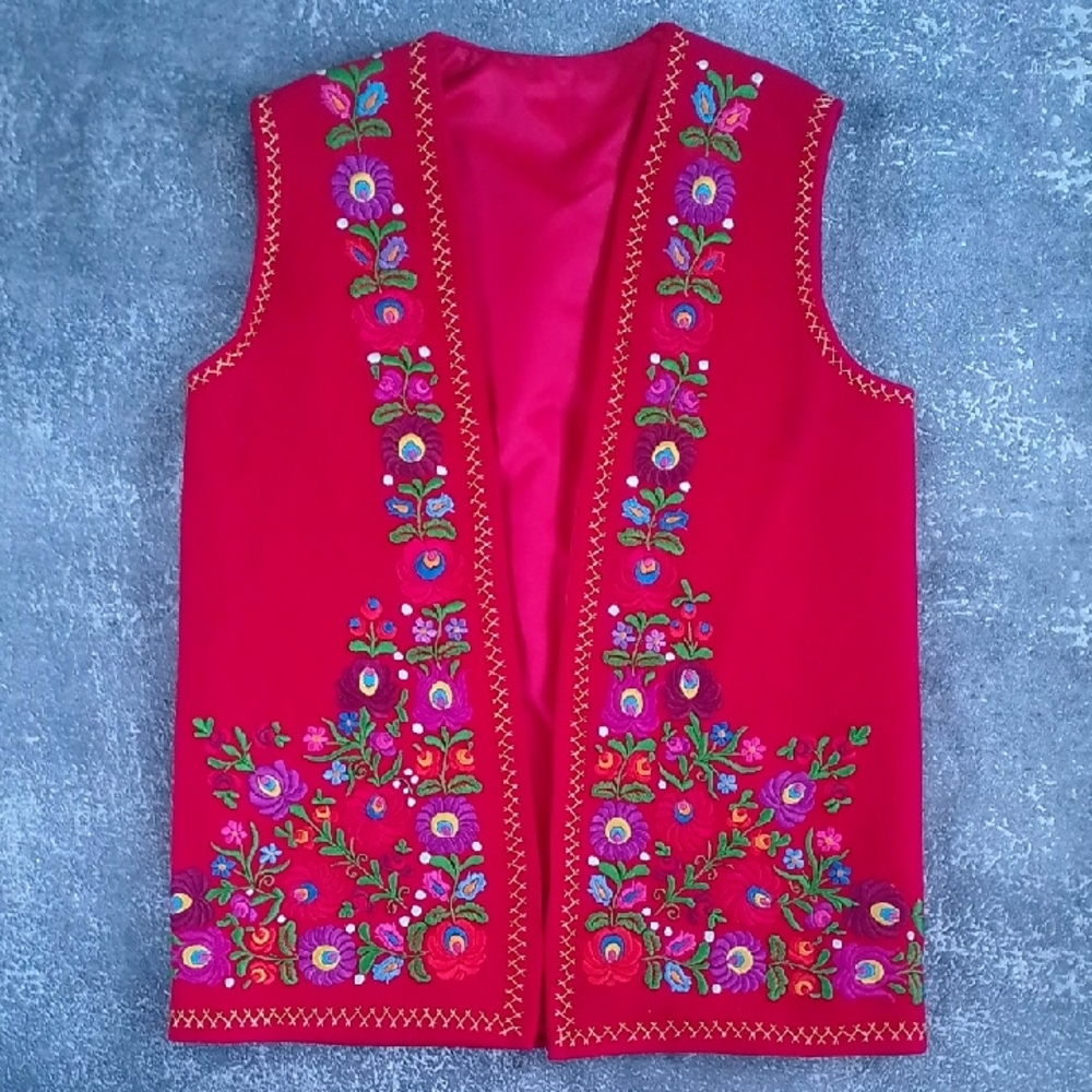Vintage Hungarian MATYÓ Boho Hand Embroidered Red Vest with Floral Design Wool